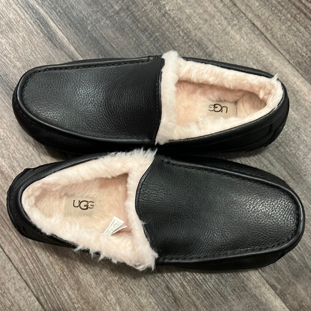 Ugg ascot black leather slipper Sz 10